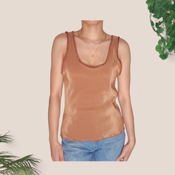 Unique Ribbed Metallic Top - Picture 2 of 4